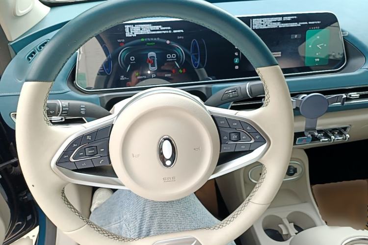 Used ORA Good Cat 2023 401 km Standard Range Luxury Version Lithium Iron Phosphate Steering Wheel