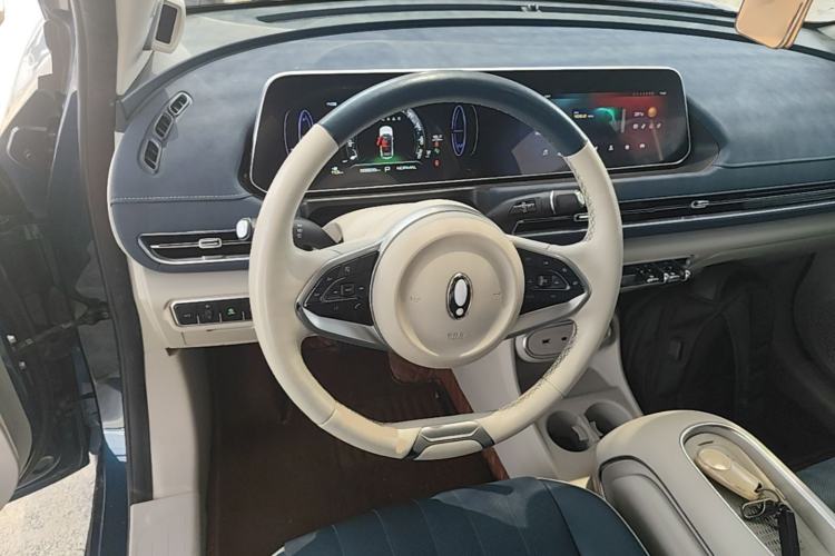 Used ORA Good Cat 2023 401 km Standard Range Premium Version Lithium Iron Phosphate Steering Wheel