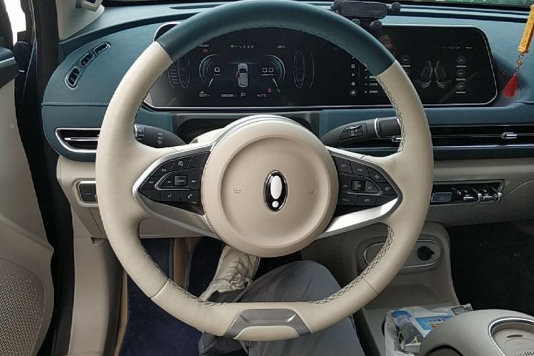Used ORA Good Cat 2023 401 km Standard Range Prestige Version Lithium Iron Phosphate Steering Wheel