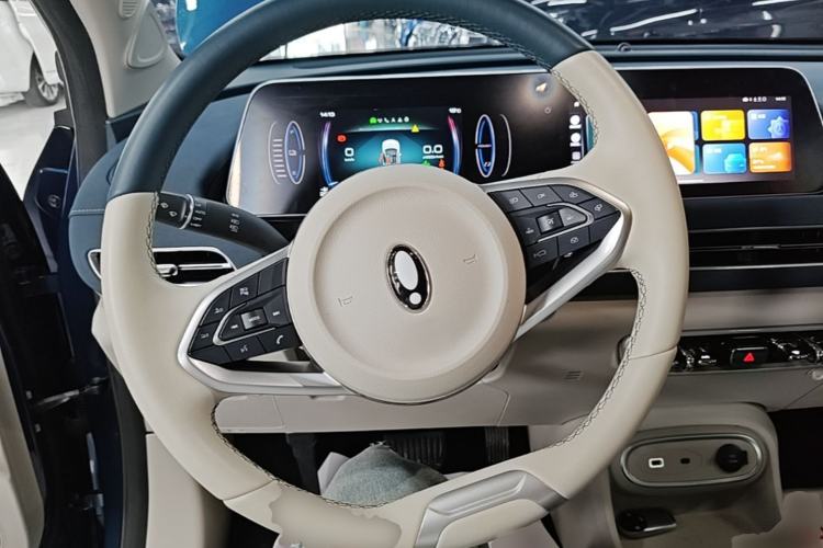 Used ORA Good Cat 2023 401 km Standard Range Luxury Version Lithium Iron Phosphate Steering Wheel