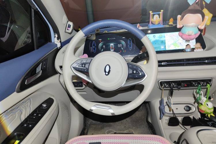 Used ORA Good Cat 2023 401 km Standard Range Premium Version Lithium Iron Phosphate Steering Wheel