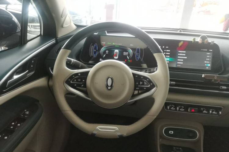 Used ORA Good Cat 2023 401 km Standard Range Luxury Version Lithium Iron Phosphate Steering Wheel