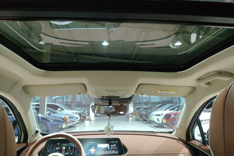 Used ORA Good Cat 2023 401 km Standard Range Prestige Version Lithium Iron Phosphate Headliner