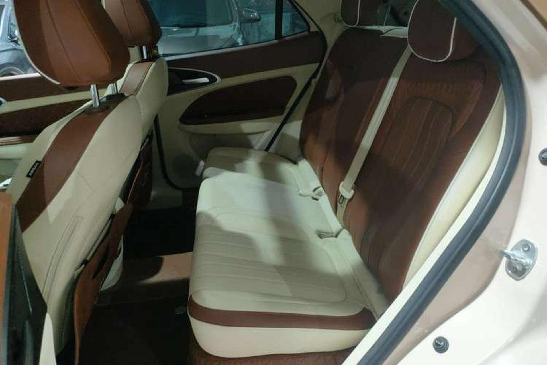 Used ORA Good Cat 2023 401 km Standard Range Prestige Version Lithium Iron Phosphate Interior 4