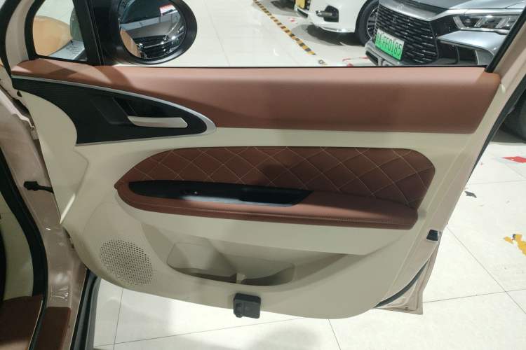 Used ORA Good Cat 2023 401 km Standard Range Prestige Version Lithium Iron Phosphate Interior 5