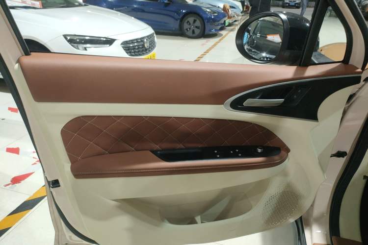 Used ORA Good Cat 2023 401 km Standard Range Prestige Version Lithium Iron Phosphate Interior 7
