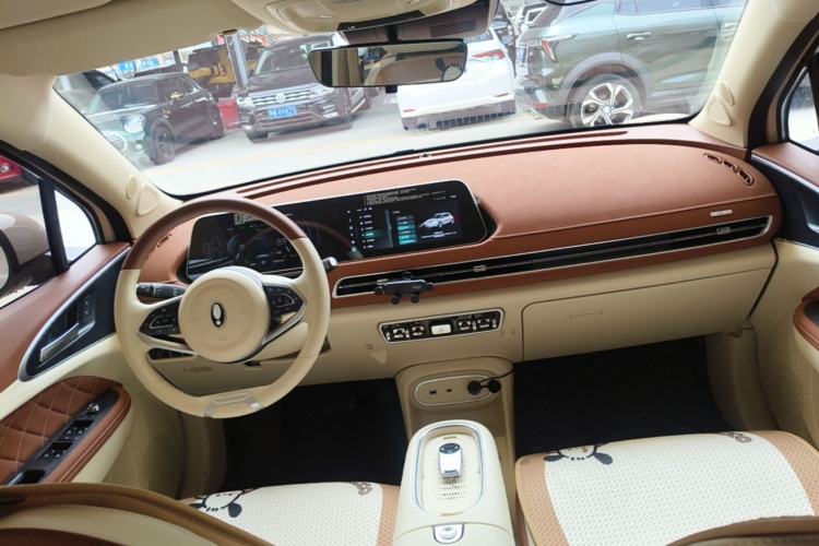 Used ORA Good Cat 2023 401 km Standard Range Luxury Version Lithium Iron Phosphate Center Console