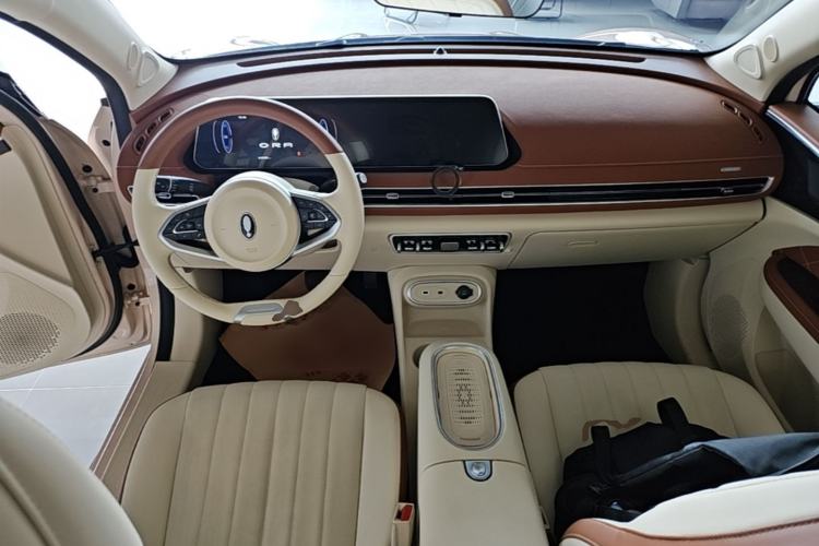 Used ORA Good Cat 2023 401 km Standard Range Luxury Version Lithium Iron Phosphate Center Console