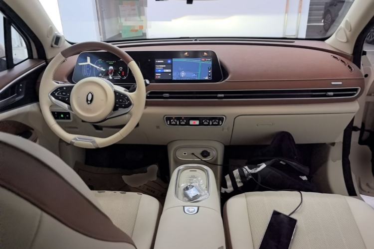 Used ORA Good Cat 2023 401 km Standard Range Premium Version Lithium Iron Phosphate Center Console