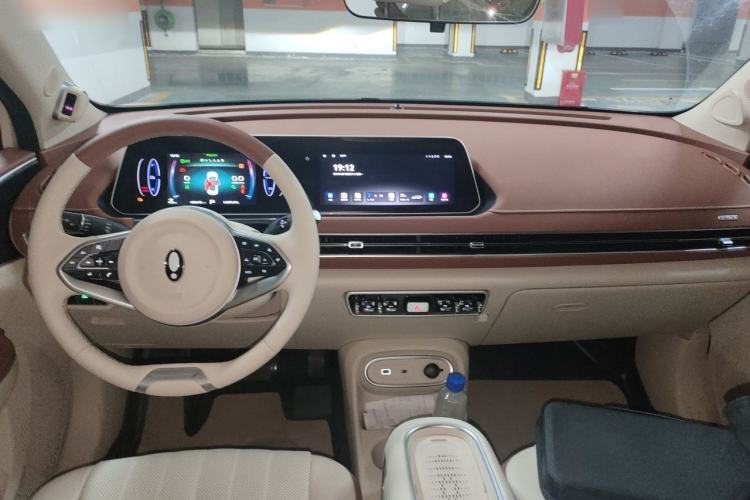 Used ORA Good Cat 2023 401 km Standard Range Prestige Version Lithium Iron Phosphate Center Console