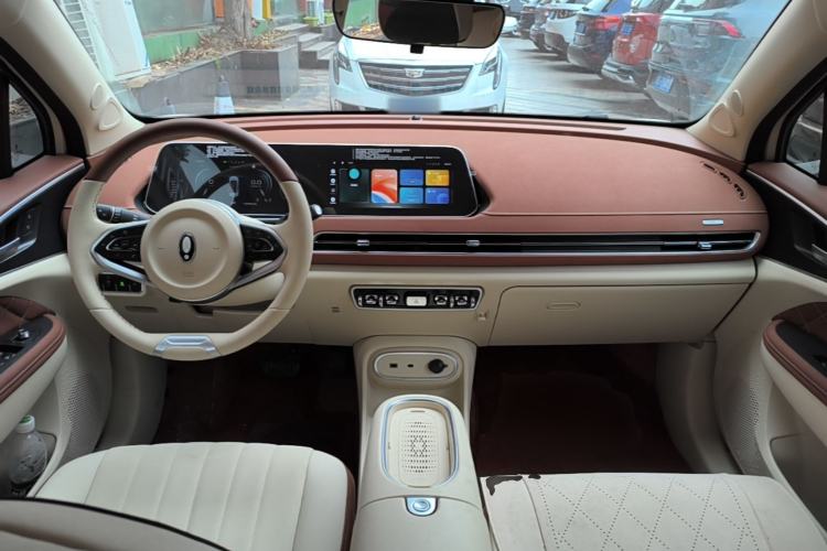 Used ORA Good Cat 2023 401 km Standard Range Luxury Version Lithium Iron Phosphate Center Console