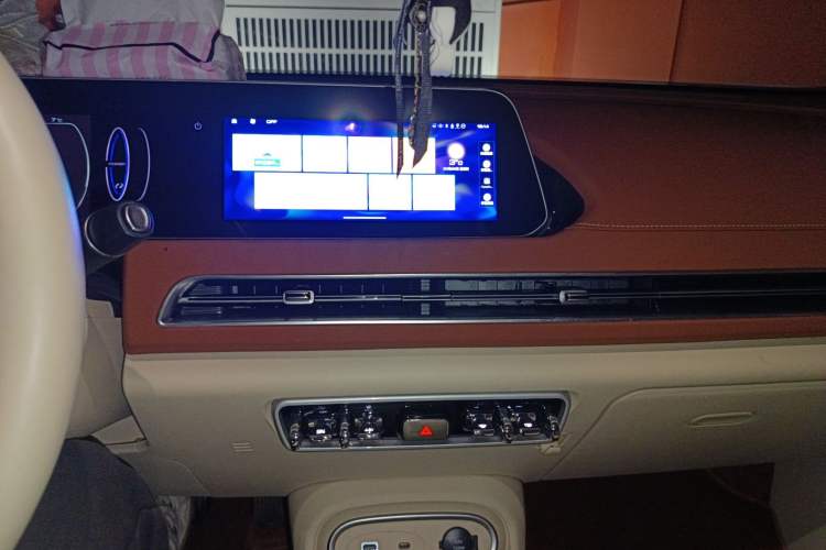 Used ORA Good Cat 2023 401 km Standard Range Premium Trim Ternary Lithium Audio And AC Panel