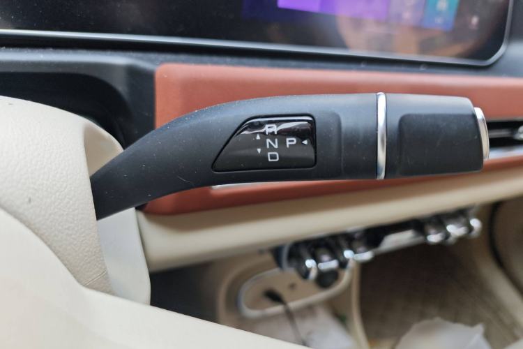 Used ORA Good Cat 2023 401 km Standard Range Luxury Version Lithium Iron Phosphate Gear Lever