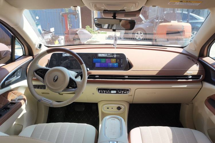 Used ORA Good Cat 2023 401 km Standard Range Prestige Version Lithium Iron Phosphate Interior 1