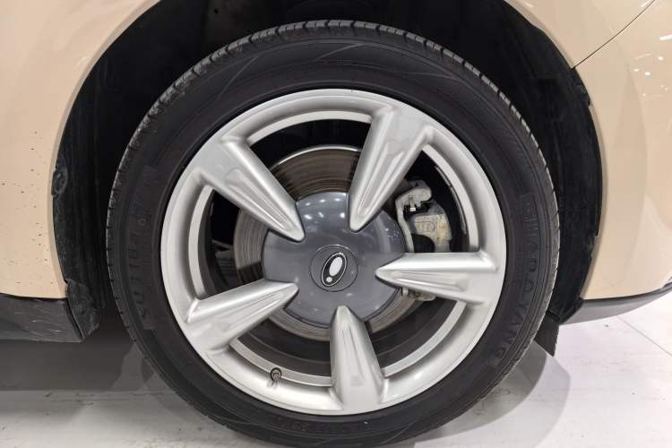 Used ORA Good Cat 2023 401 km Standard Range Luxury Version Lithium Iron Phosphate Interior 11