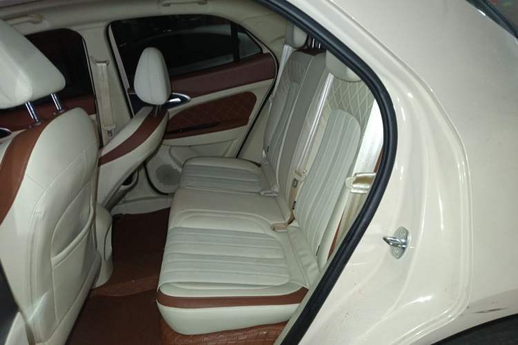 Used ORA Good Cat 2023 401 km Standard Range Premium Trim Ternary Lithium Interior 4