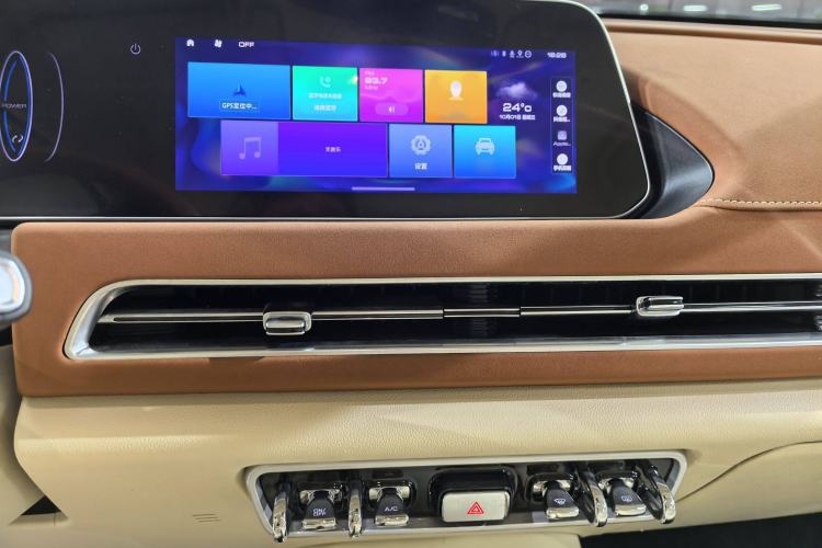 Used ORA Good Cat 2023 401 km Standard Range Luxury Version Lithium Iron Phosphate Interior 5