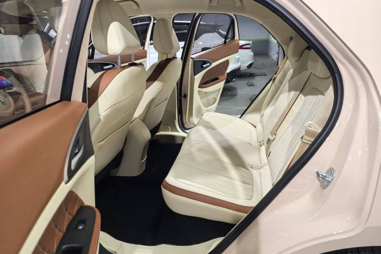 Used ORA Good Cat 2023 401 km Standard Range Luxury Version Lithium Iron Phosphate Interior 7