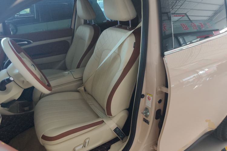 Used ORA Good Cat 2023 401 km Standard Range Premium Version Lithium Iron Phosphate Left Front Seat