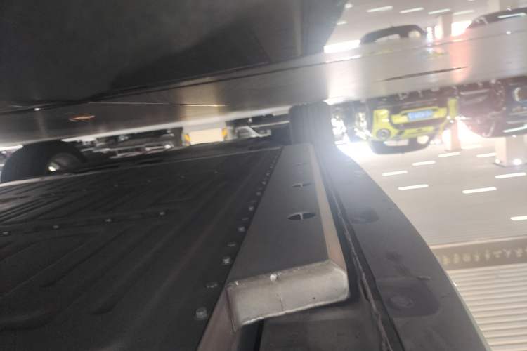 Used ORA Good Cat 2023 401 km Standard Range Comfort Version Lithium Iron Phosphate Left Side Sill