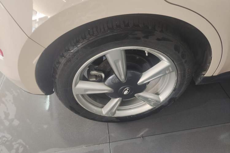 Used ORA Good Cat 2023 401 km Standard Range Comfort Version Lithium Iron Phosphate Right Rear Wheel Hub