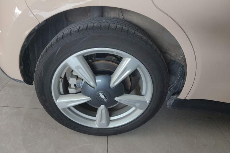 Used ORA Good Cat 2023 401 km Standard Range Premium Version Lithium Iron Phosphate Right Rear Wheel Hub