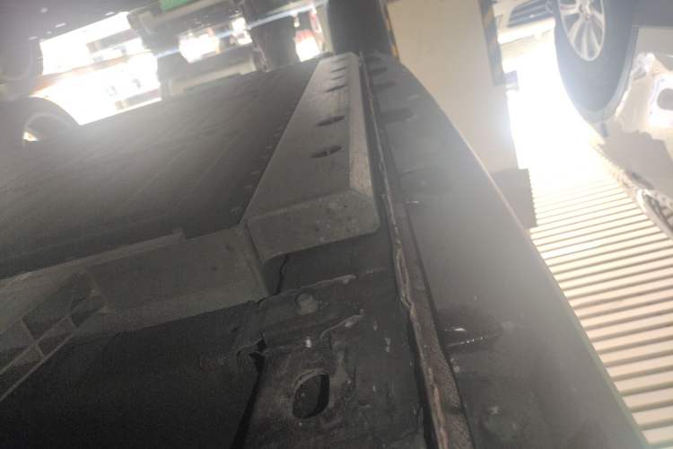 Used ORA Good Cat 2023 401 km Standard Range Comfort Version Lithium Iron Phosphate Right Side Sill