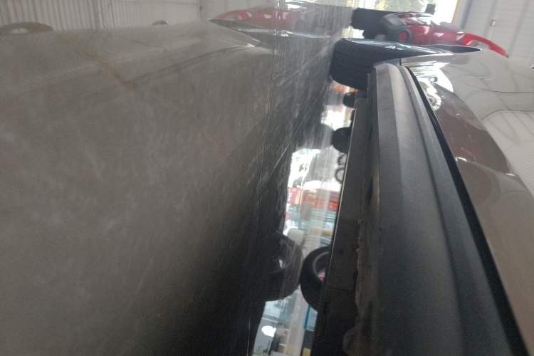 Used ORA Good Cat 2023 401 km Standard Range Premium Version Lithium Iron Phosphate Right Side Sill