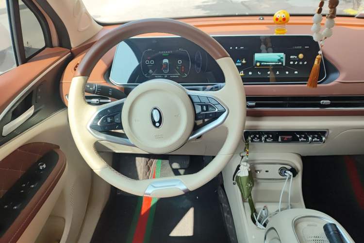 Used ORA Good Cat 2023 401 km Standard Range Luxury Version Lithium Iron Phosphate Steering Wheel