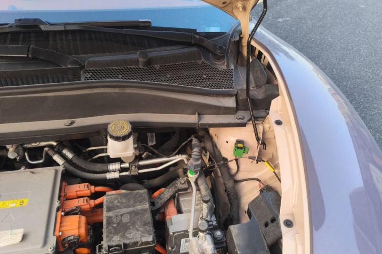 Used ORA Good Cat 2023 401 km Standard Range Premium Version Lithium Iron Phosphate Engine Bay Left