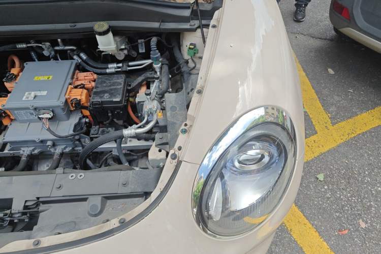 Used ORA Good Cat 2023 401 km Standard Range Luxury Version Lithium Iron Phosphate Engine Bay Left