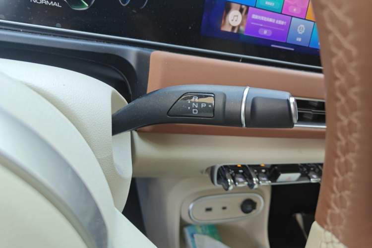 Used ORA Good Cat 2023 401 km Standard Range Luxury Version Lithium Iron Phosphate Gear Lever