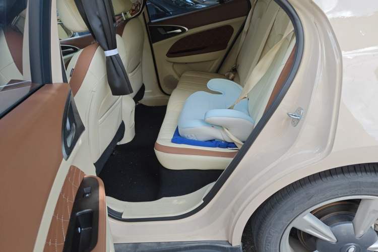 Used ORA Good Cat 2023 401 km Standard Range Luxury Version Lithium Iron Phosphate Left Rear Seat