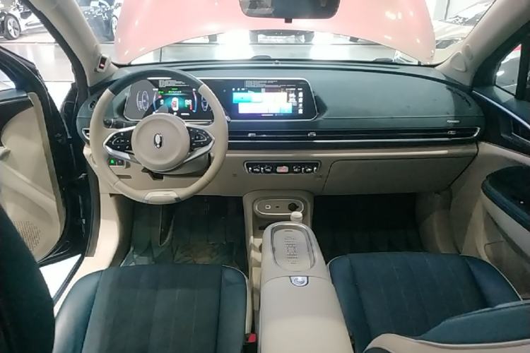 Used ORA Good Cat 2023 401 km Standard Range Prestige Version Lithium Iron Phosphate Center Console