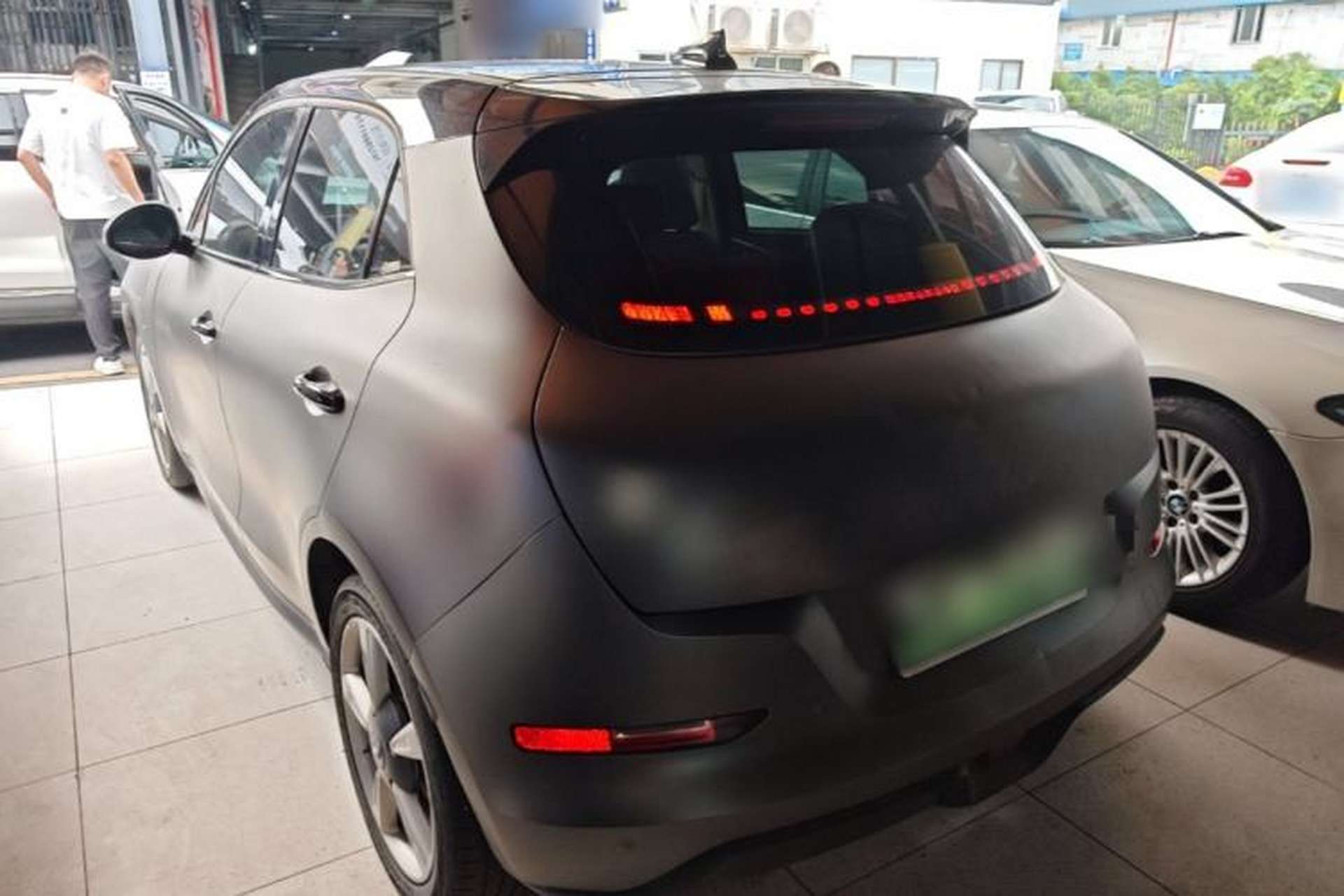 Used ORA Good Cat 2023 401 km Standard Range Luxury Version Lithium Iron Phosphate Exterior 2