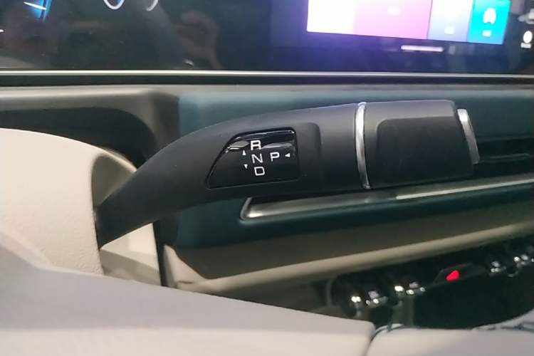 Used ORA Good Cat 2023 401 km Standard Range Prestige Version Lithium Iron Phosphate Gear Lever