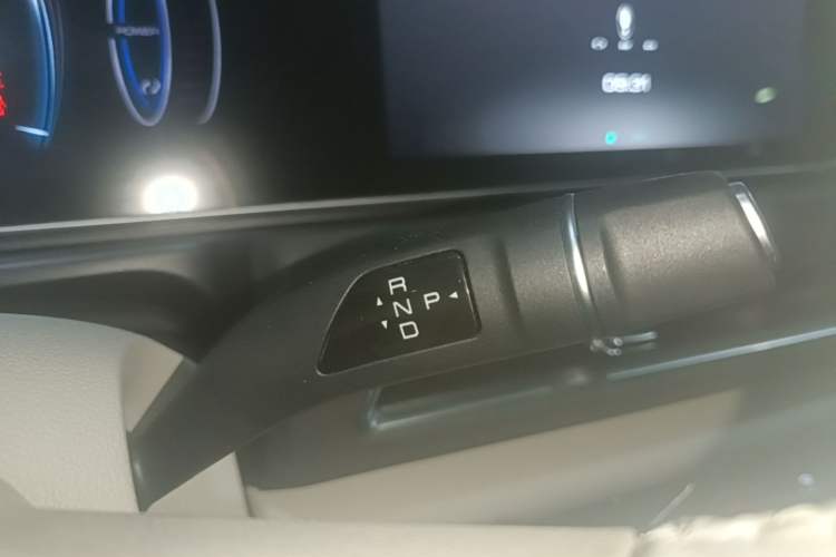 Used ORA Good Cat 2023 401 km Standard Range Luxury Version Lithium Iron Phosphate Gear Lever