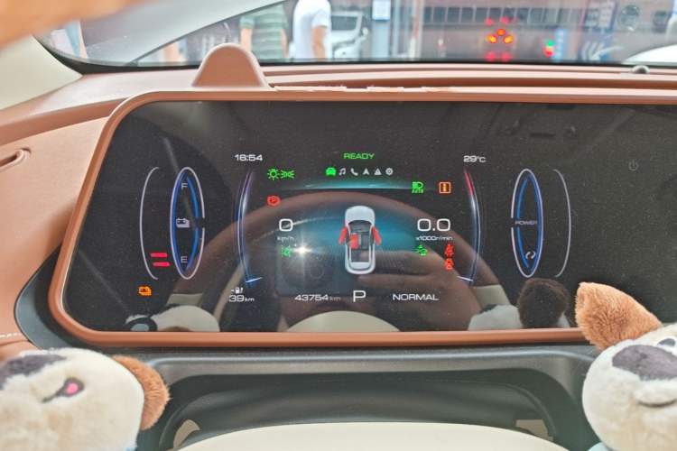 Used ORA Good Cat 2023 401 km Standard Range Luxury Version Lithium Iron Phosphate Instrument Cluster