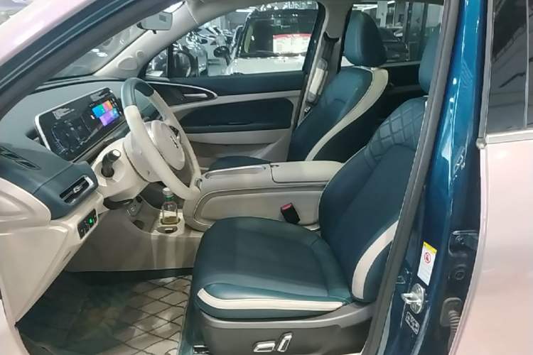 Used ORA Good Cat 2023 401 km Standard Range Prestige Version Lithium Iron Phosphate Left Front Seat