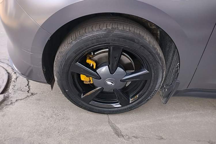 Used ORA Good Cat 2023 401 km Standard Range Premium Trim Ternary Lithium Left Front Wheel Hub