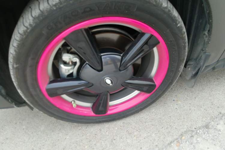 Used ORA Good Cat 2023 401 km Standard Range Luxury Version Lithium Iron Phosphate Left Front Wheel Hub