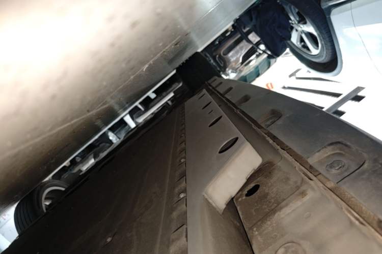 Used ORA Good Cat 2023 401 km Standard Range Luxury Version Lithium Iron Phosphate Left Side Sill