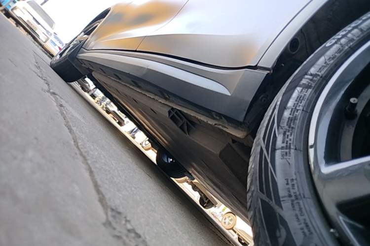 Used ORA Good Cat 2023 401 km Standard Range Premium Trim Ternary Lithium Left Side Sill