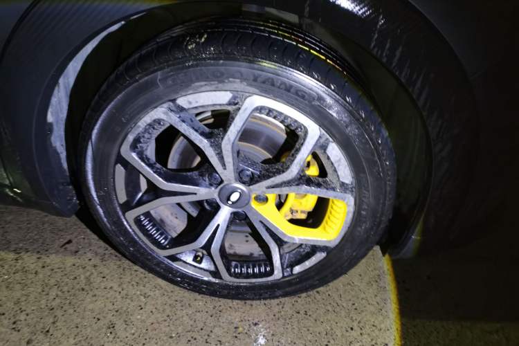Used ORA Good Cat 2023 401 km Standard Range Prestige Version Lithium Iron Phosphate Right Front Wheel Hub