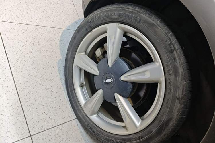 Used ORA Good Cat 2023 401 km Standard Range Luxury Version Lithium Iron Phosphate Right Rear Wheel Hub