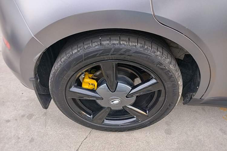 Used ORA Good Cat 2023 401 km Standard Range Premium Trim Ternary Lithium Right Rear Wheel Hub