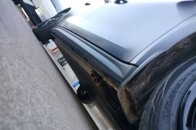 Used ORA Good Cat 2023 401 km Standard Range Premium Trim Ternary Lithium Right Side Sill