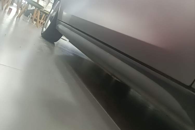 Used ORA Good Cat 2023 401 km Standard Range Luxury Version Lithium Iron Phosphate Right Side Sill