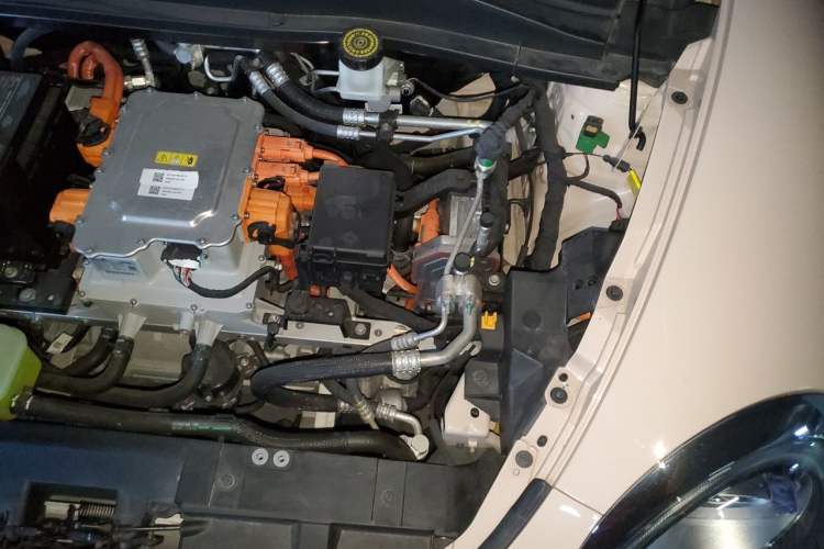 Used ORA Good Cat 2023 401 km Standard Range Luxury Version Lithium Iron Phosphate Engine Bay Left
