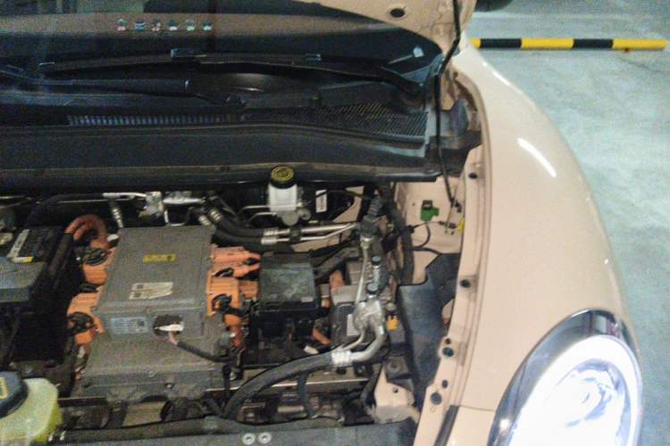 Used ORA Good Cat 2023 401 km Standard Range Luxury Version Lithium Iron Phosphate Engine Bay Left